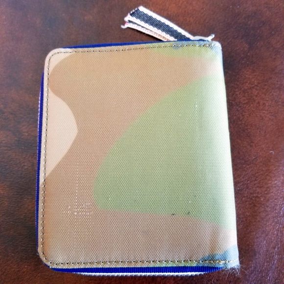 Ellen DeGeneres Camo Wallet - Picture 2 of 5